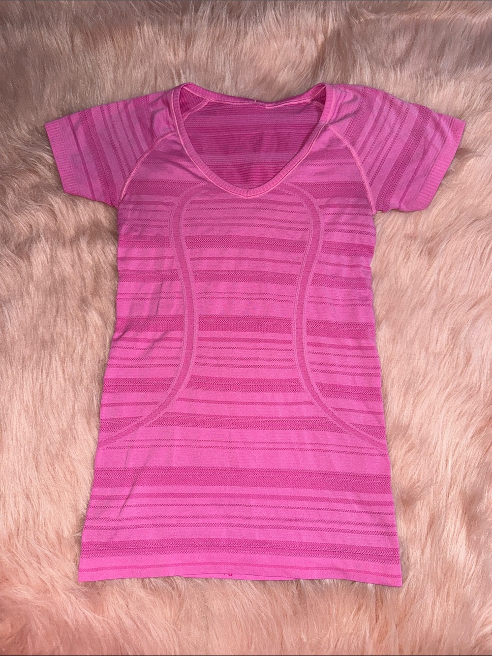 Lululemon Run: Swiftly Tech V Neck Pinkelicious size 4